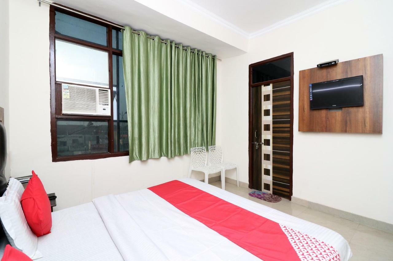 Oyo 24958 Hotel Dayal Belanganj Ngoại thất bức ảnh