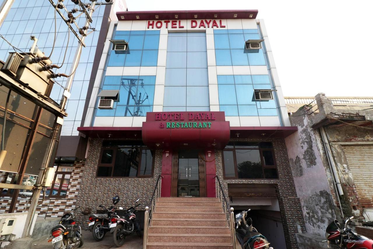 Oyo 24958 Hotel Dayal Belanganj Ngoại thất bức ảnh